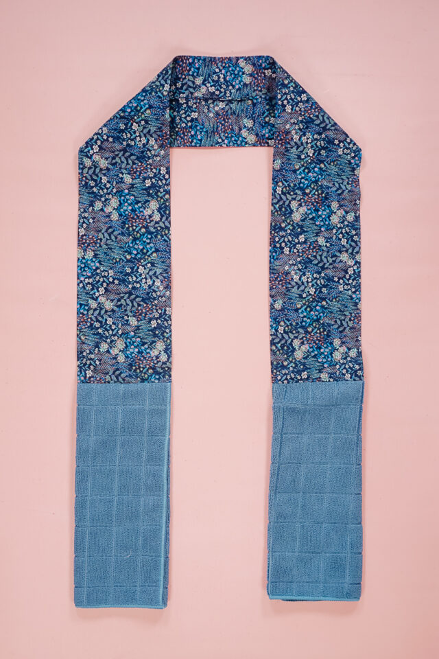DIY Kitchen Boa (or Kitchen Scarf) with a Towel