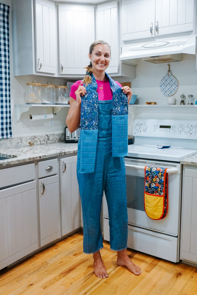 DIY Kitchen Boa (or Kitchen Scarf) with a Towel