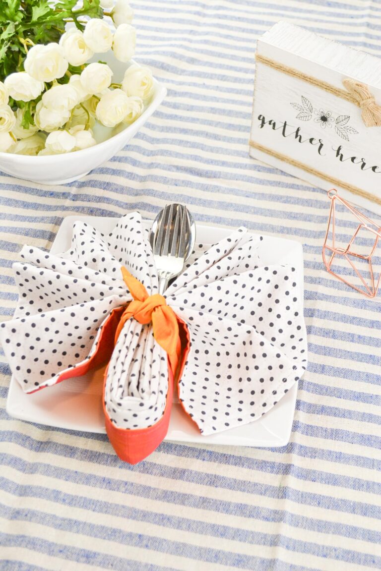 DIY Cloth Napkins for Pretty Tables