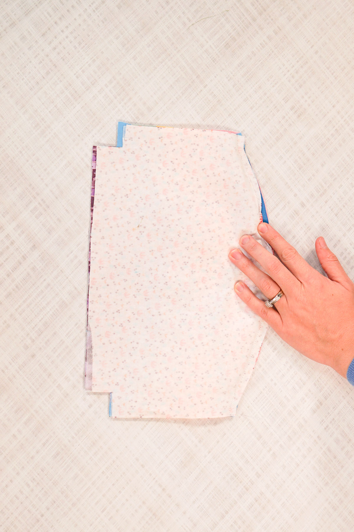 sandwich one side of zipper between the outer and lining pieces and sew