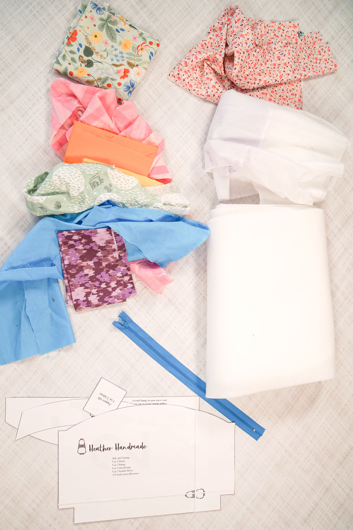 curved top zipper pouch supplies