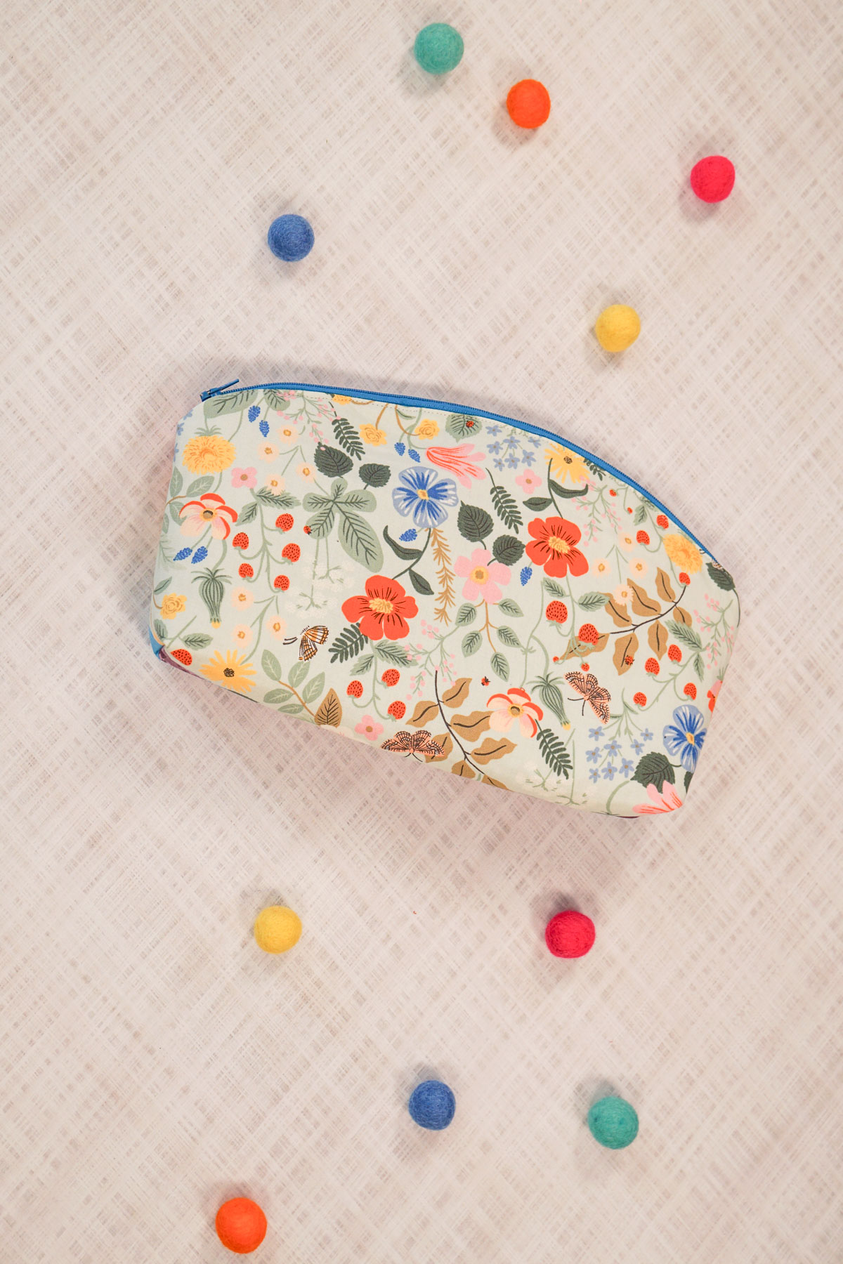 Free Curved Top Zipper Pouch Pattern