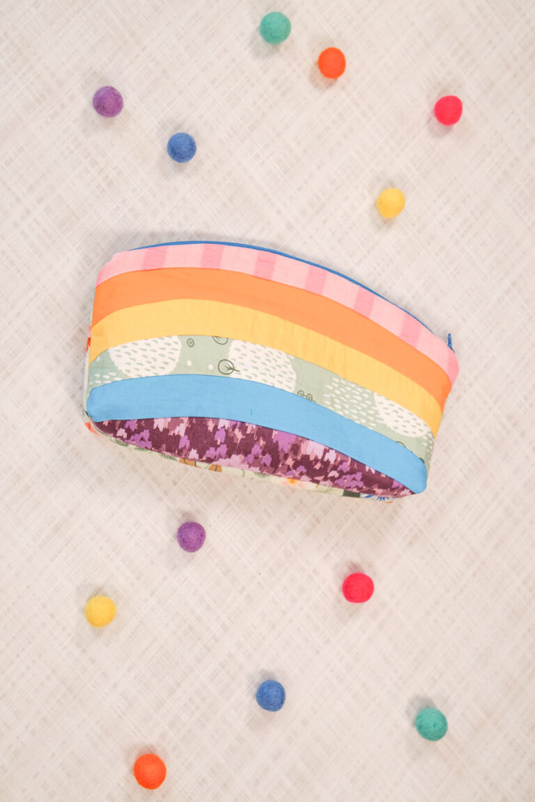 Free Curved Top Zipper Pouch Pattern