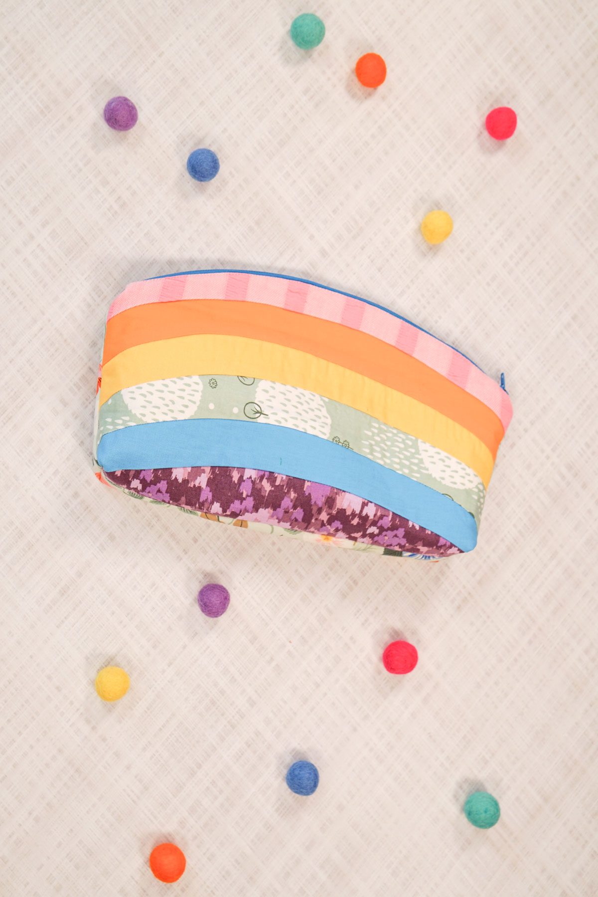 Free Curved Top Zipper Pouch Pattern