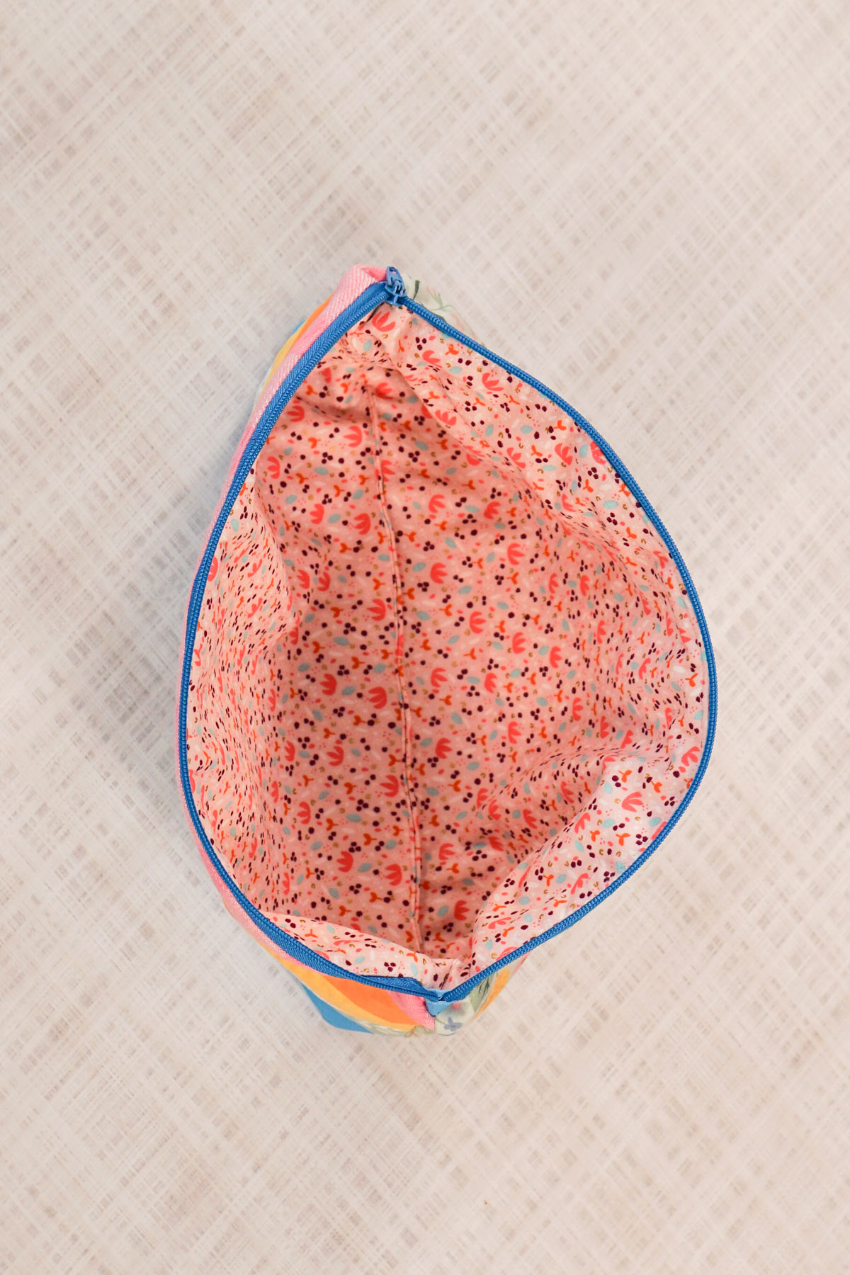 Free Curved Top Zipper Pouch Pattern