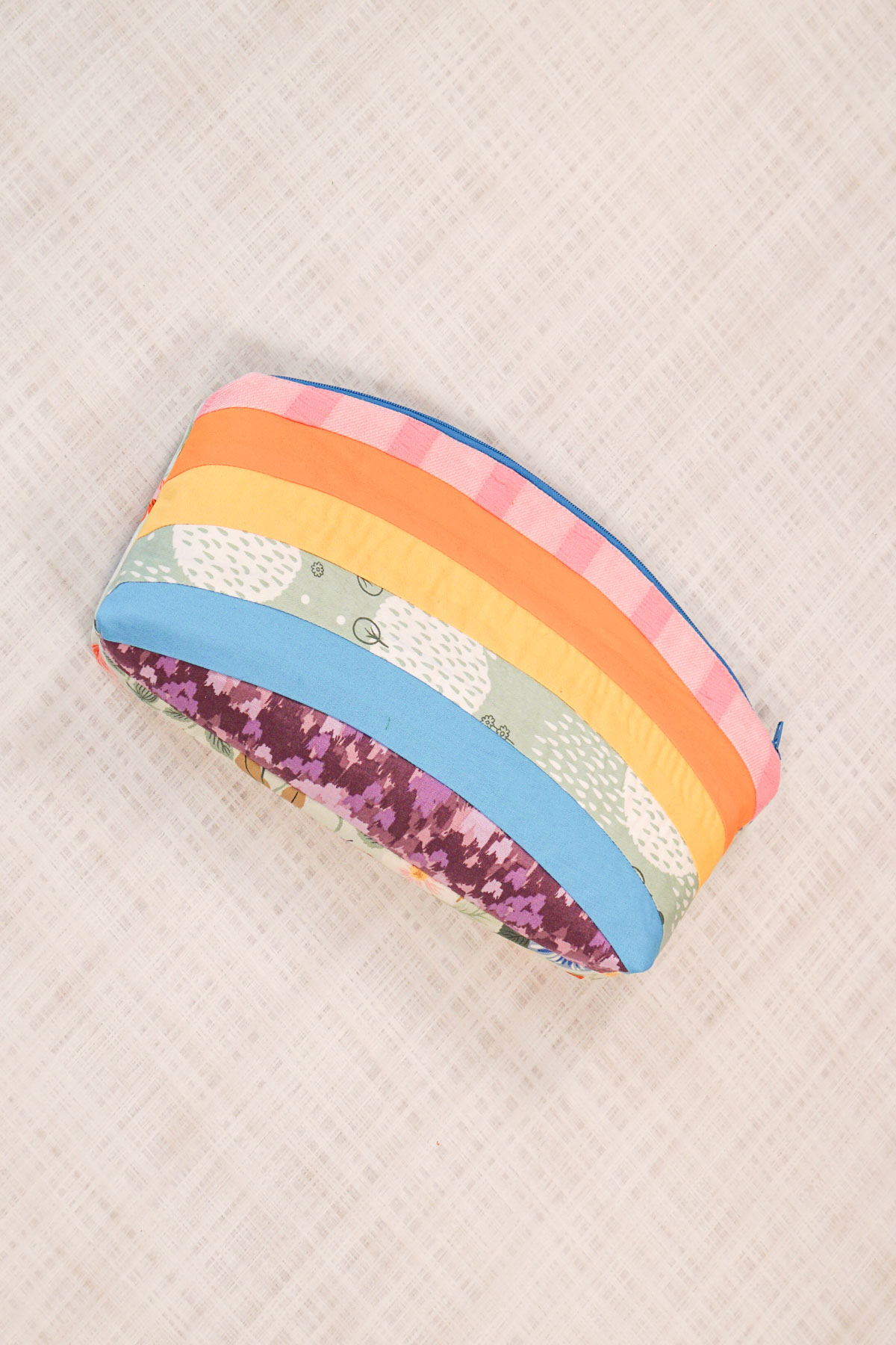Free Curved Top Zipper Pouch Pattern