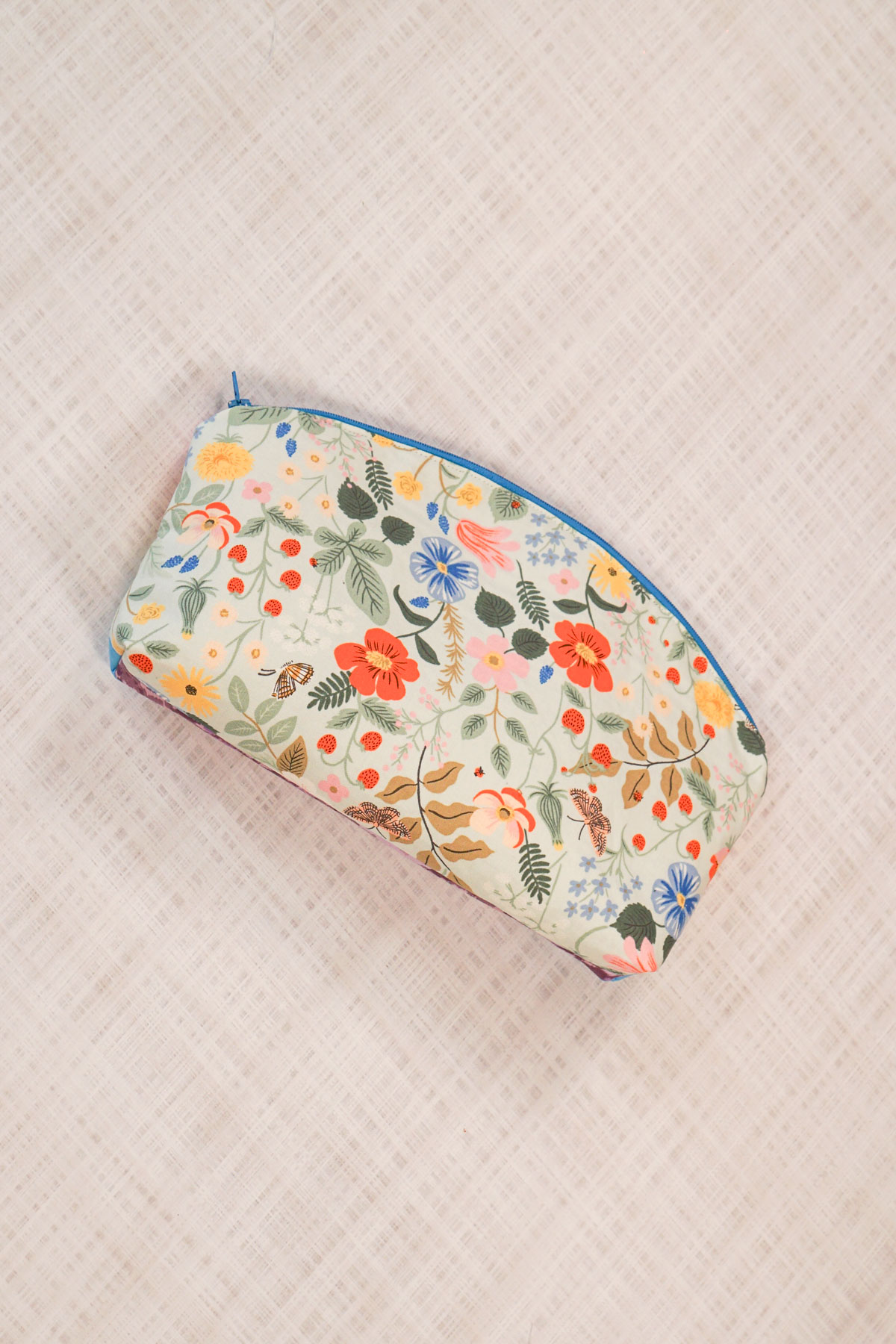 Free Curved Top Zipper Pouch Pattern