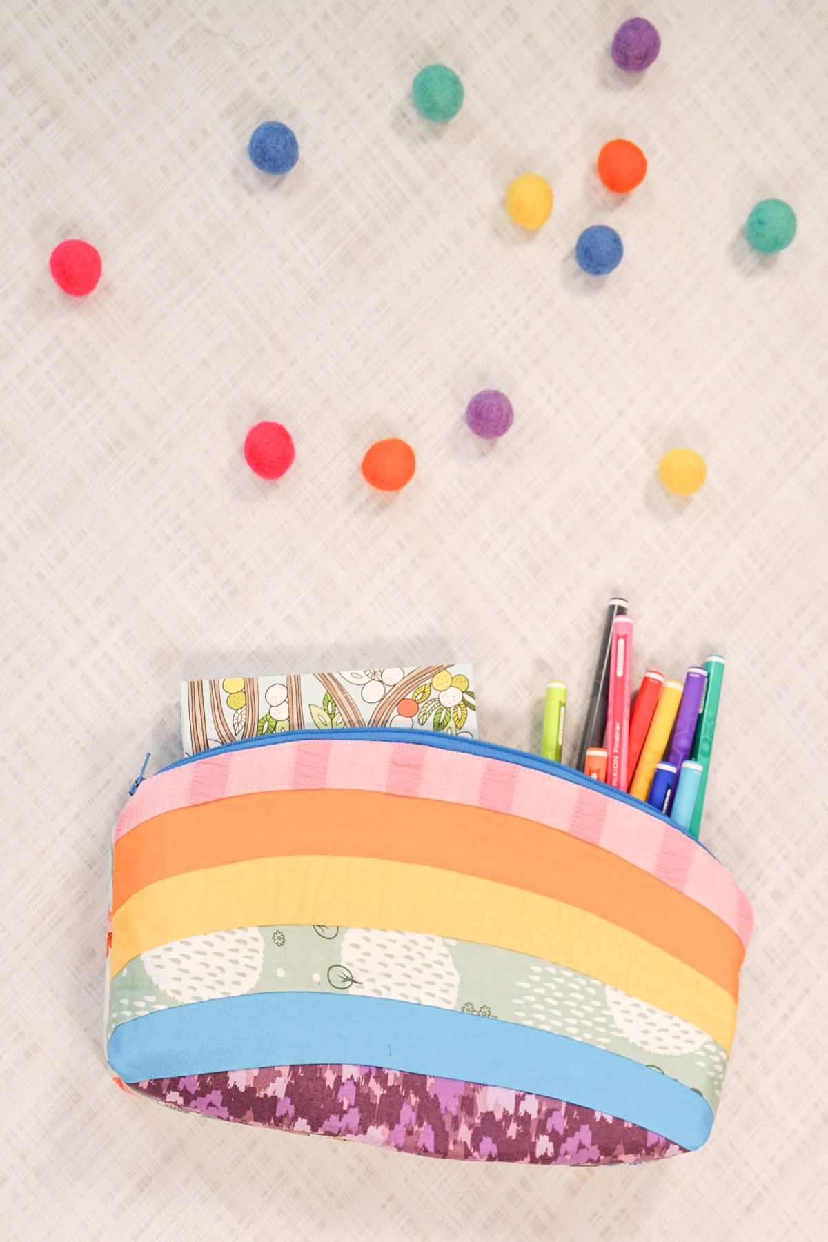 Free Curved Top Zipper Pouch Pattern