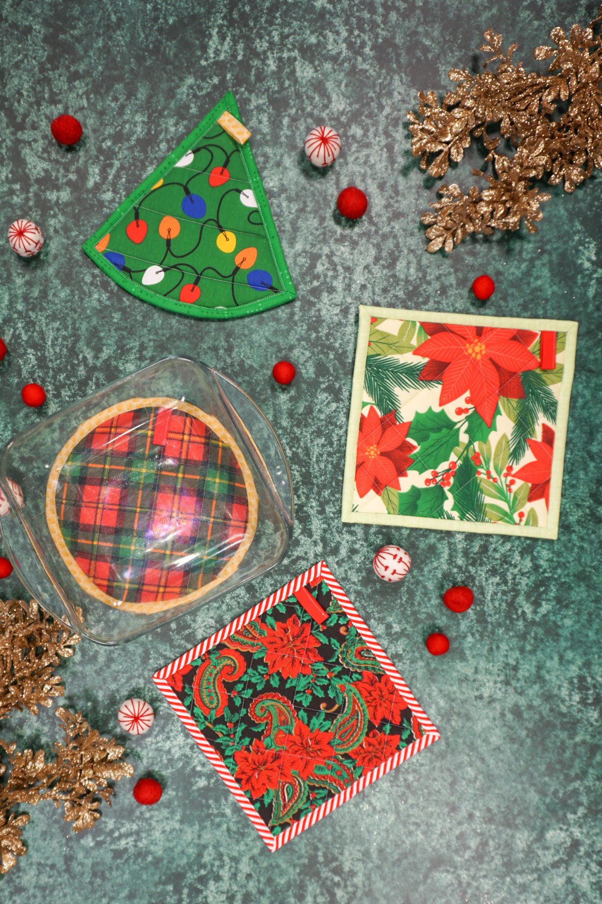sew a christmas pot holder
