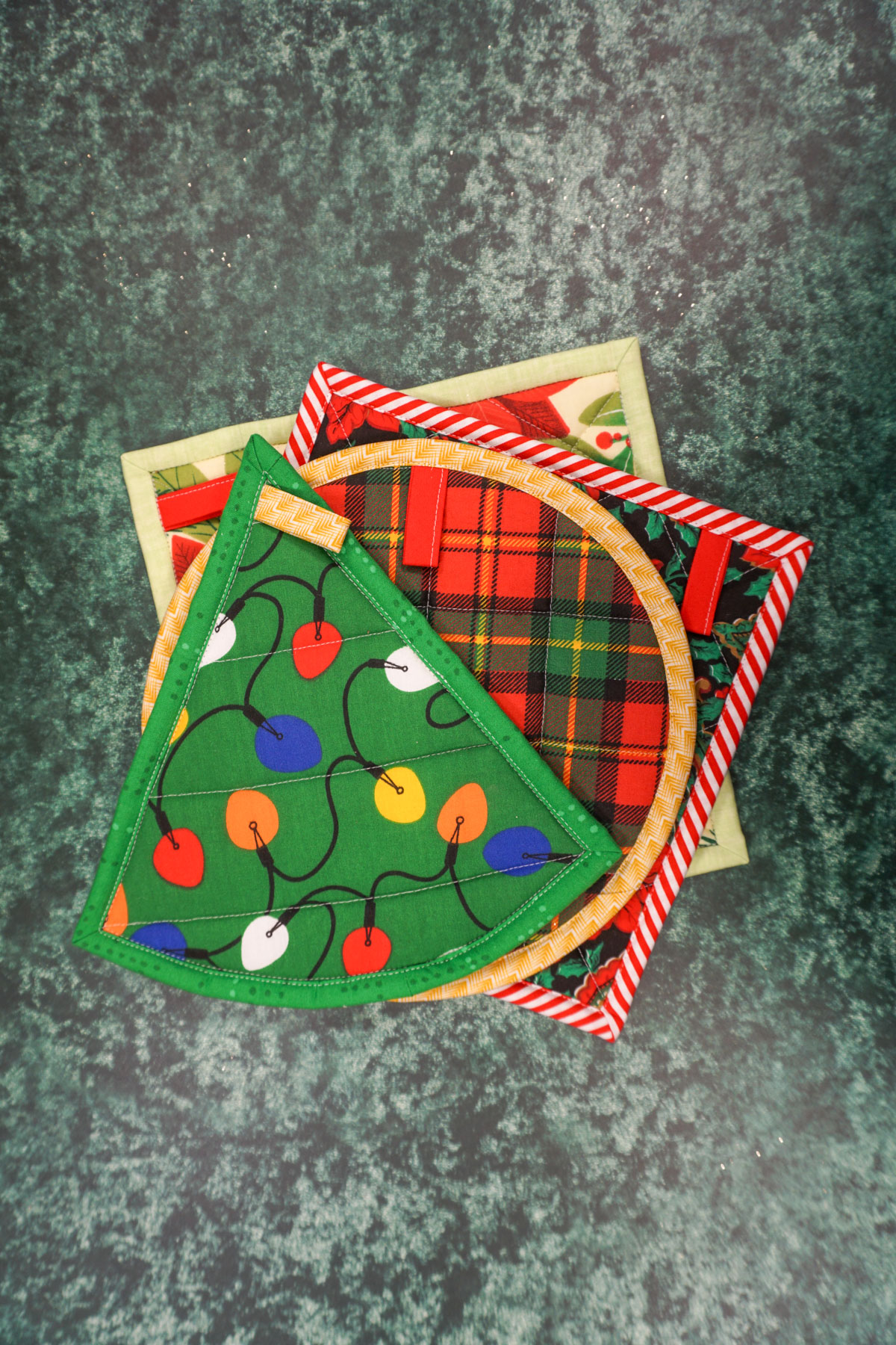 sew a christmas pot holder